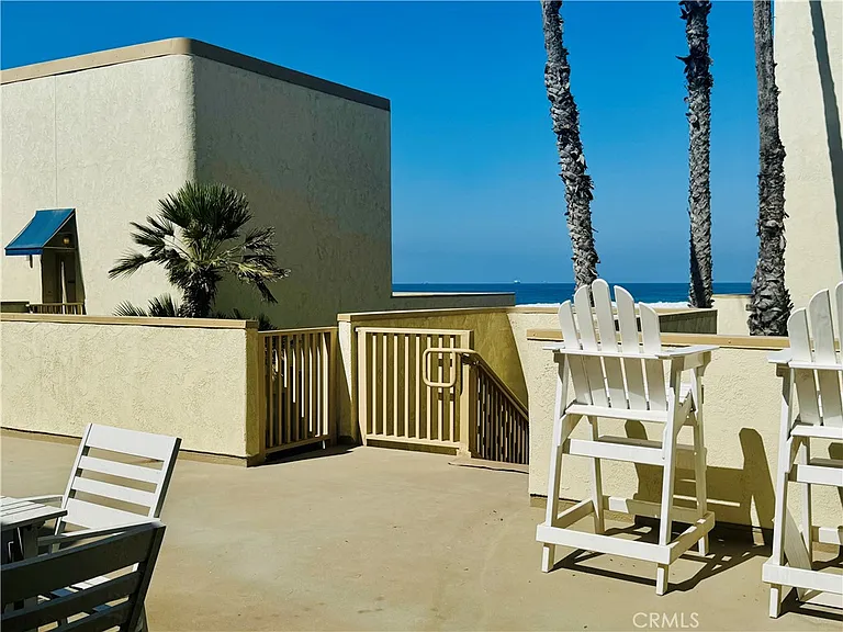 711 Pacific Coast Hwy #206 — Photo 2