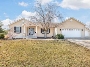 900 Lillian Ct, Jerseyville, IL 62052