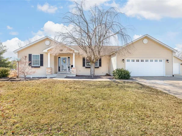 900 Lillian Ct, Jerseyville, IL 62052