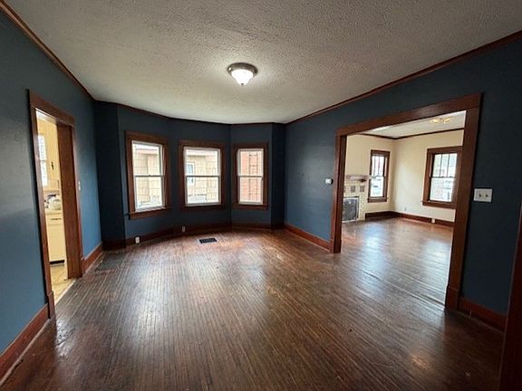 4th image of 135 W Locust St