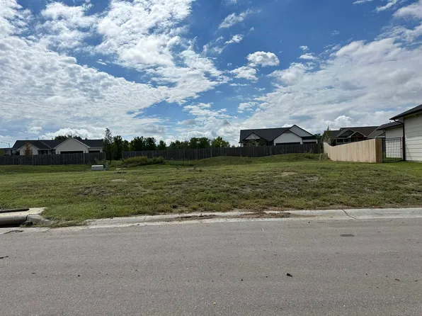 4304 N Sunny Ct, Wichita, KS 67205