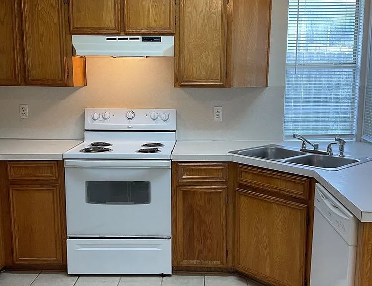 2509 Lain Dr — Photo 2