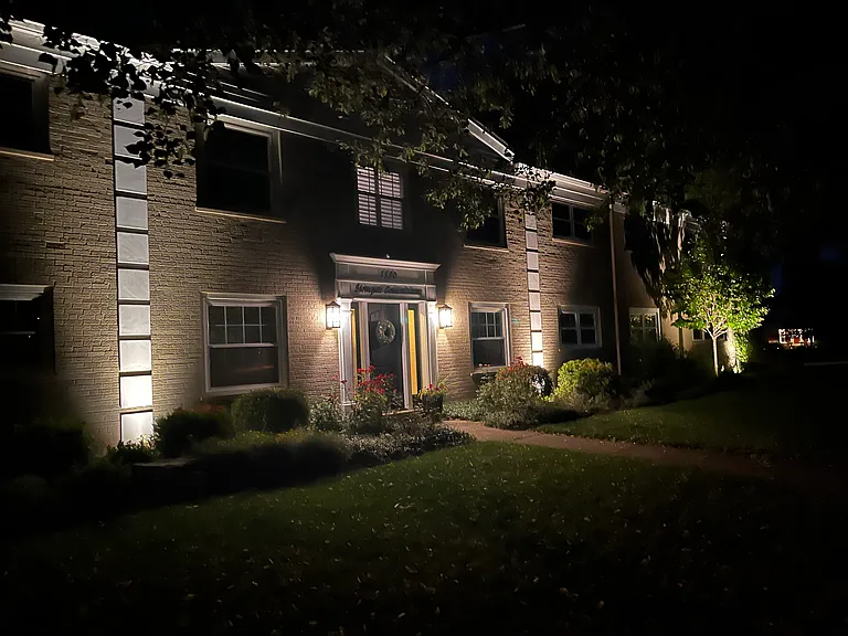 1530 E Northwest Hwy — Photo 2