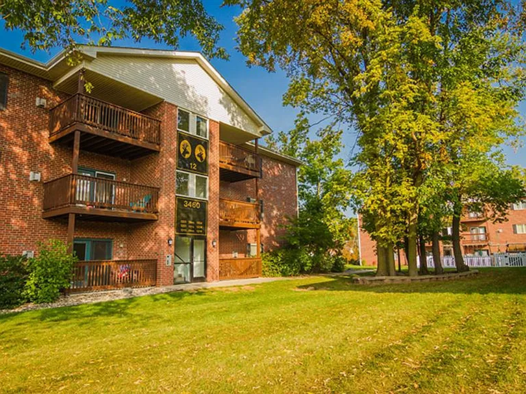 Creek Club Apartments — Photo 9