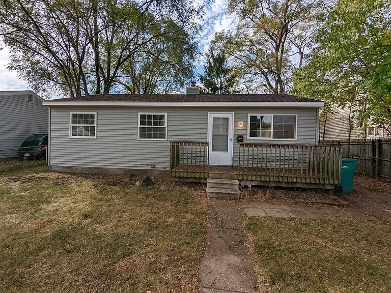 1335 Hunter Ave — Photo 1