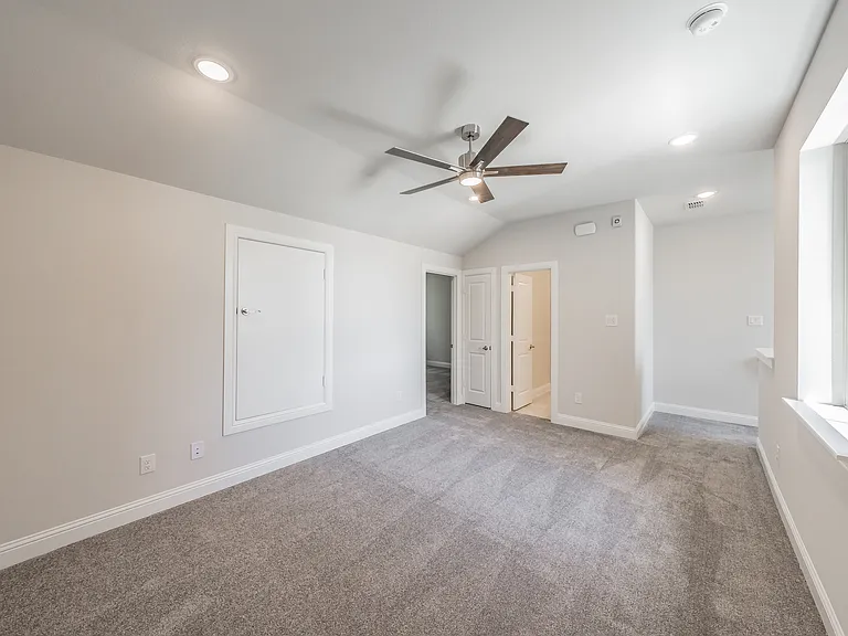 241 Gardenia Dr — Photo 37