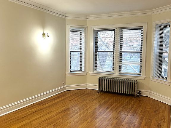 4th image of 1909-13 W Larchmont Ave #13-3B