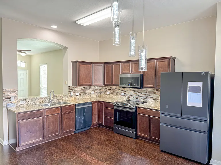 3407 Castleton Dr — Photo 9
