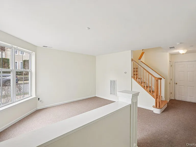 2 Leeward Dr — Photo 2