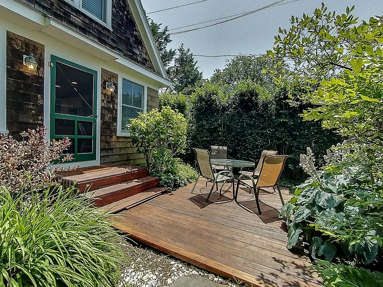 25 Warren Ave — Photo 2