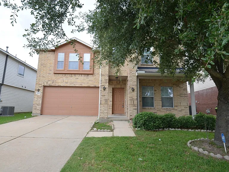 2707 Roaring Oaks Ln — Photo 2