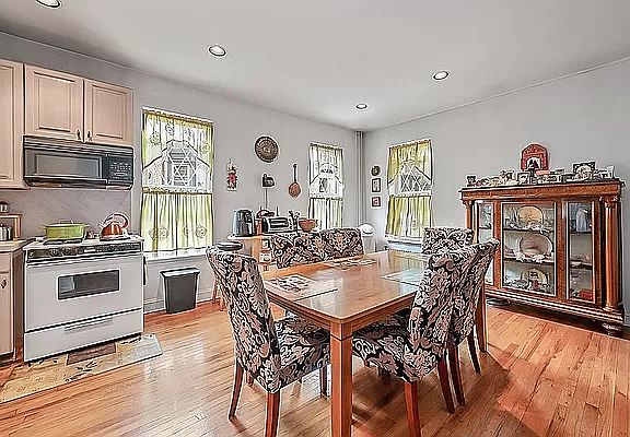 5th image of 37 Saint Pauls Pl