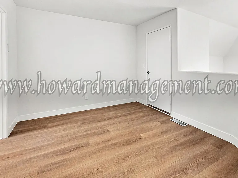 2355 Bentley — Photo 9