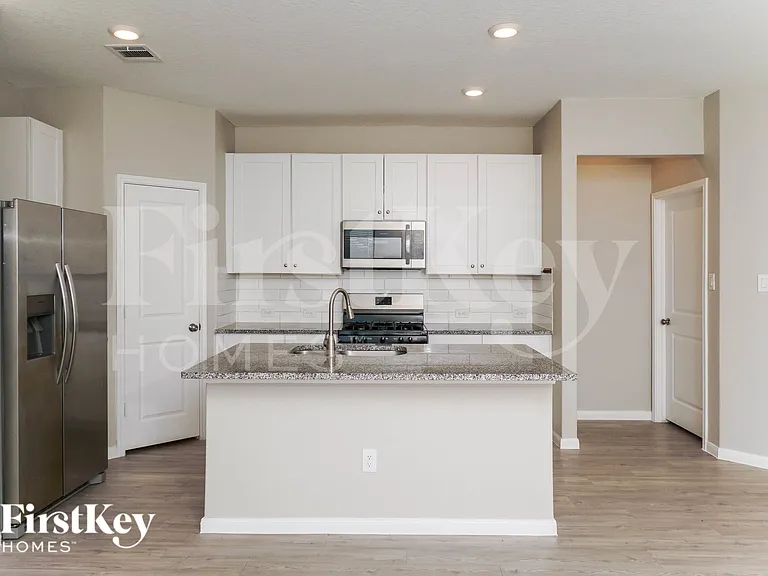 1204 Treehouse Ln — Photo 7
