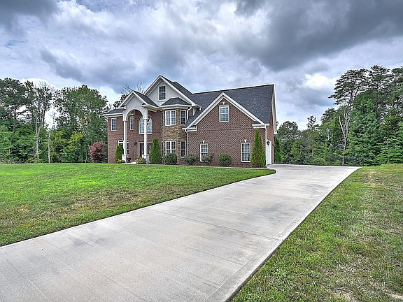 4th image of 5015 Rose Gardens Cir