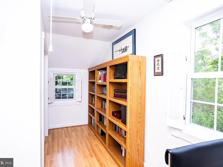1207 N Livingston St — Photo 26