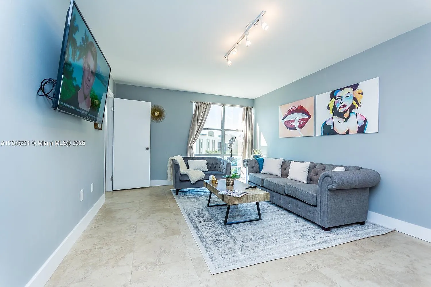 Avila Condo — Photo 3