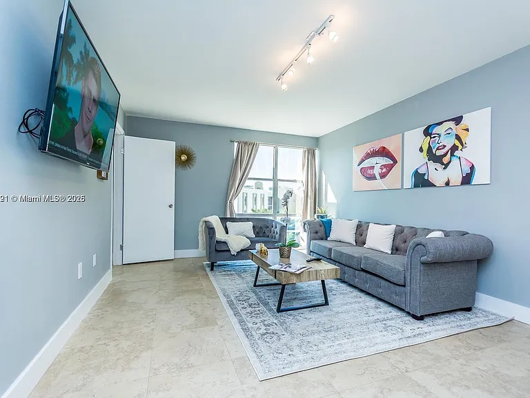17620 Atlantic Blvd #519 — Photo 3