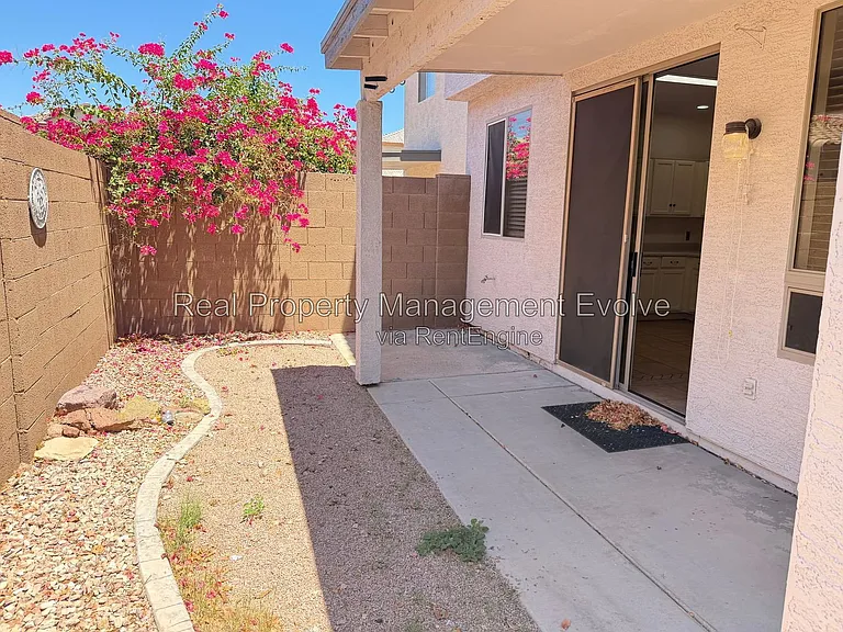 2060 N 30th St — Photo 31