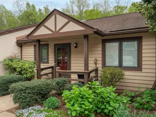 1303 Branchlands Dr, Charlottesville, VA 22901