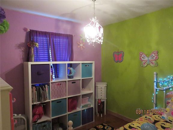 3rd image of 117 W Willow Ln