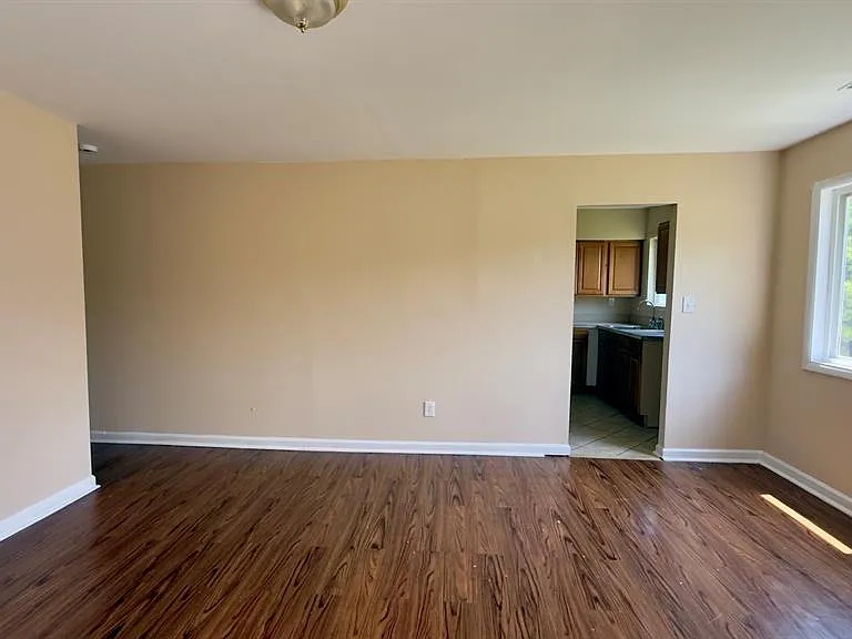 26742 Penn St — Photo 6