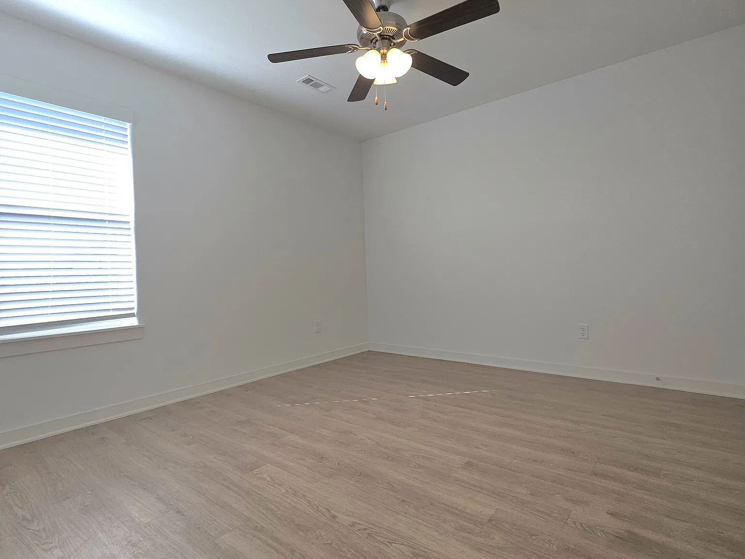 3 bed, 1256 sqft, $1,350 — Photo 3