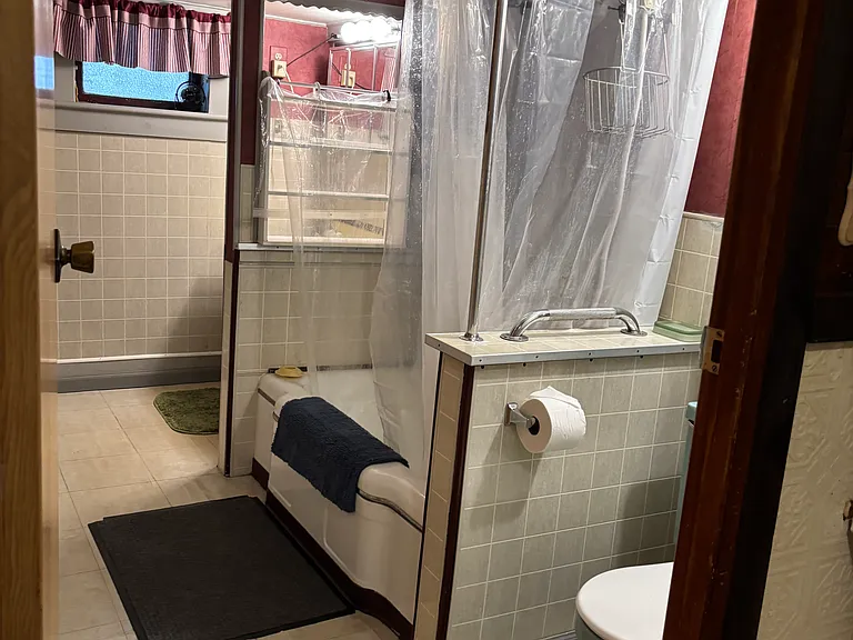 501 S Bloomington St #4 — Photo 8