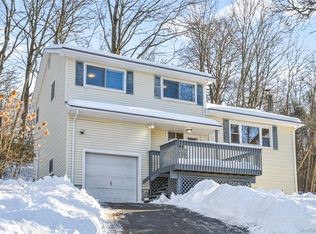 102 Ridge Rd, Cortlandt Manor, NY 10567