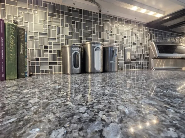 10081 Shearwater Ct #81, Jersey City, NJ 07305