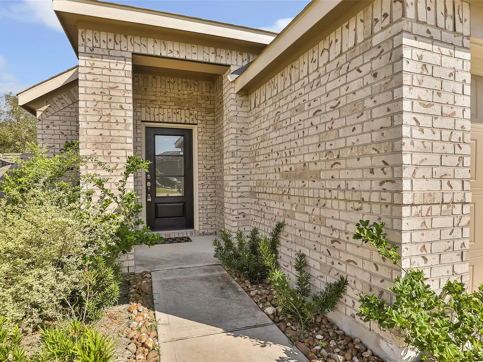 3 bed, 2.0 bath, 1515 sqft, $2,000 — Photo 4