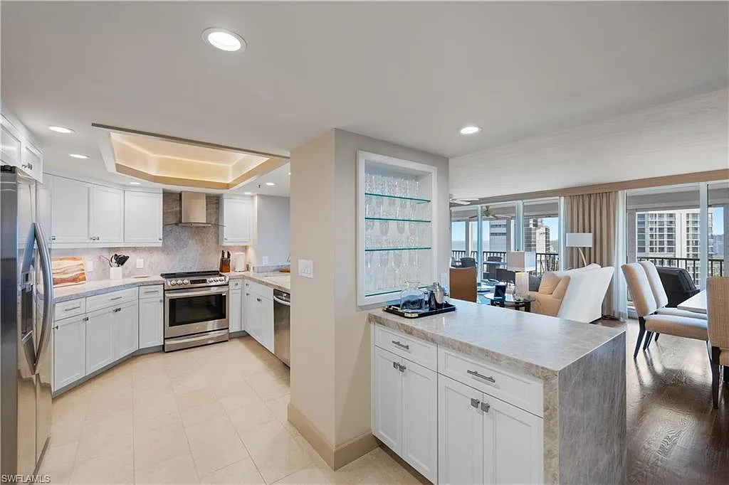 4 bed, 4.5 bath, 3500 sqft, $22,000 — Photo 4