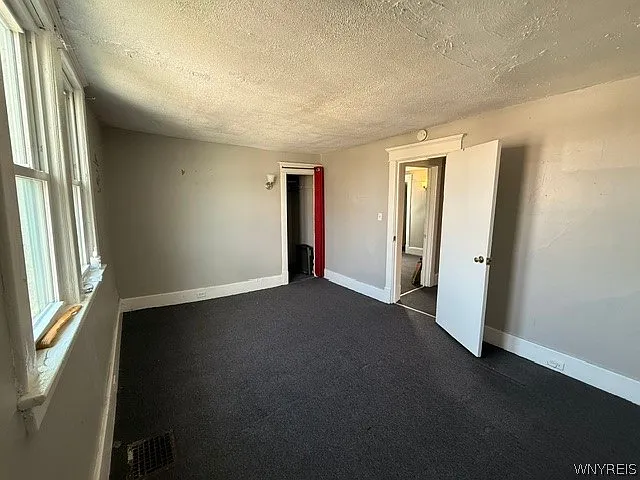 140 Parkridge Ave — Photo 3