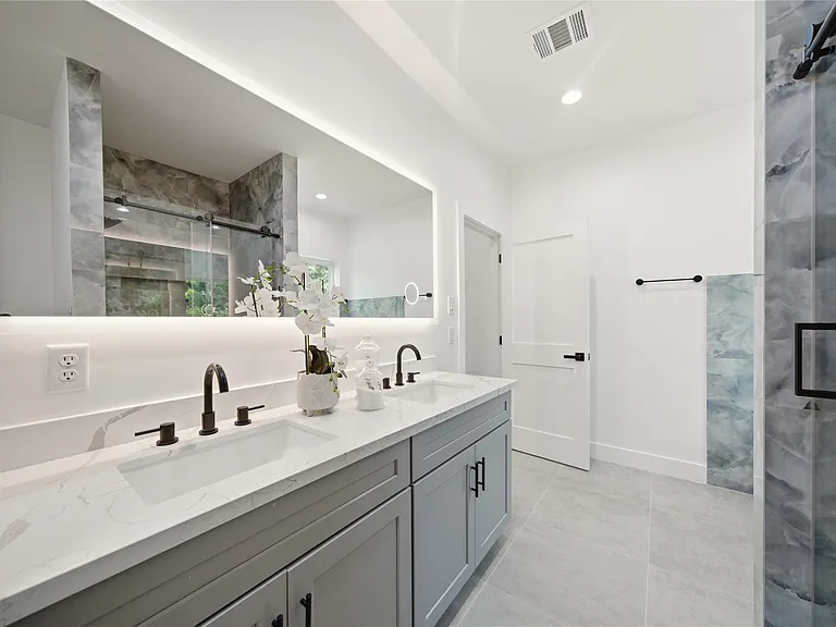 5024 Winnetka St #A — Photo 8