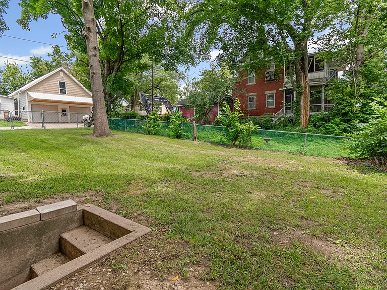 210 N Virginia St — Photo 4