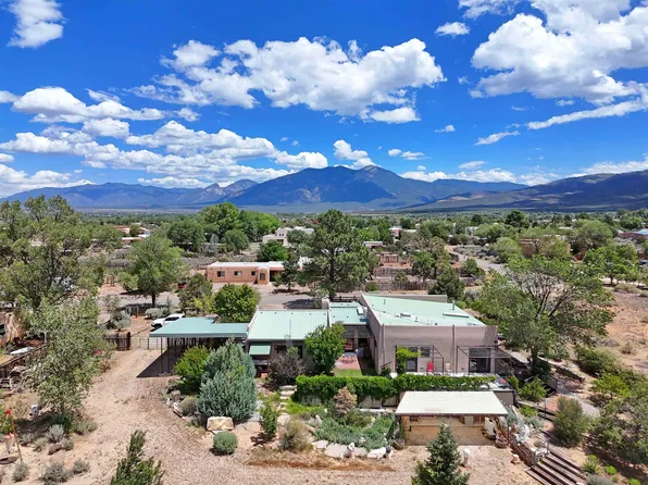 232 Camino De Santiago, Taos, NM 87571