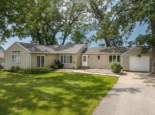 1816 Maple Way, Coggon, IA 52218