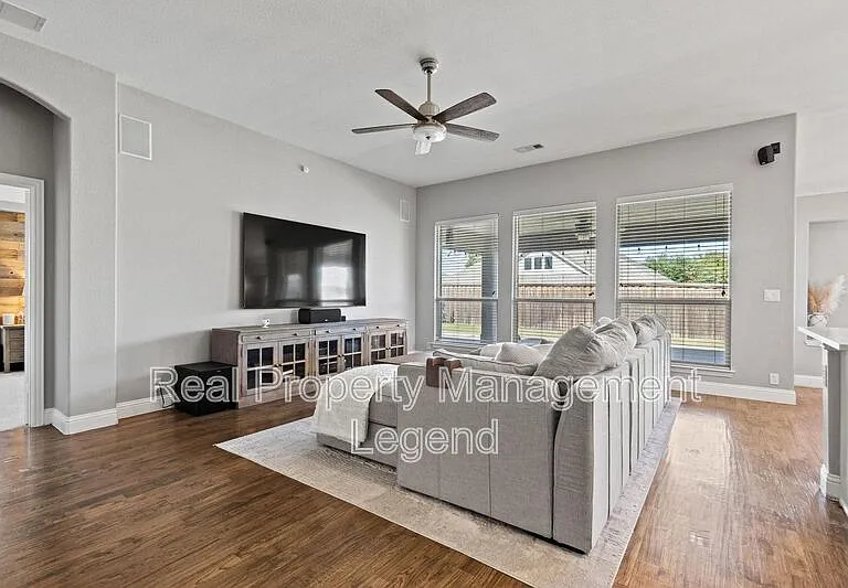 1451 Cedar Hollow Dr — Photo 14
