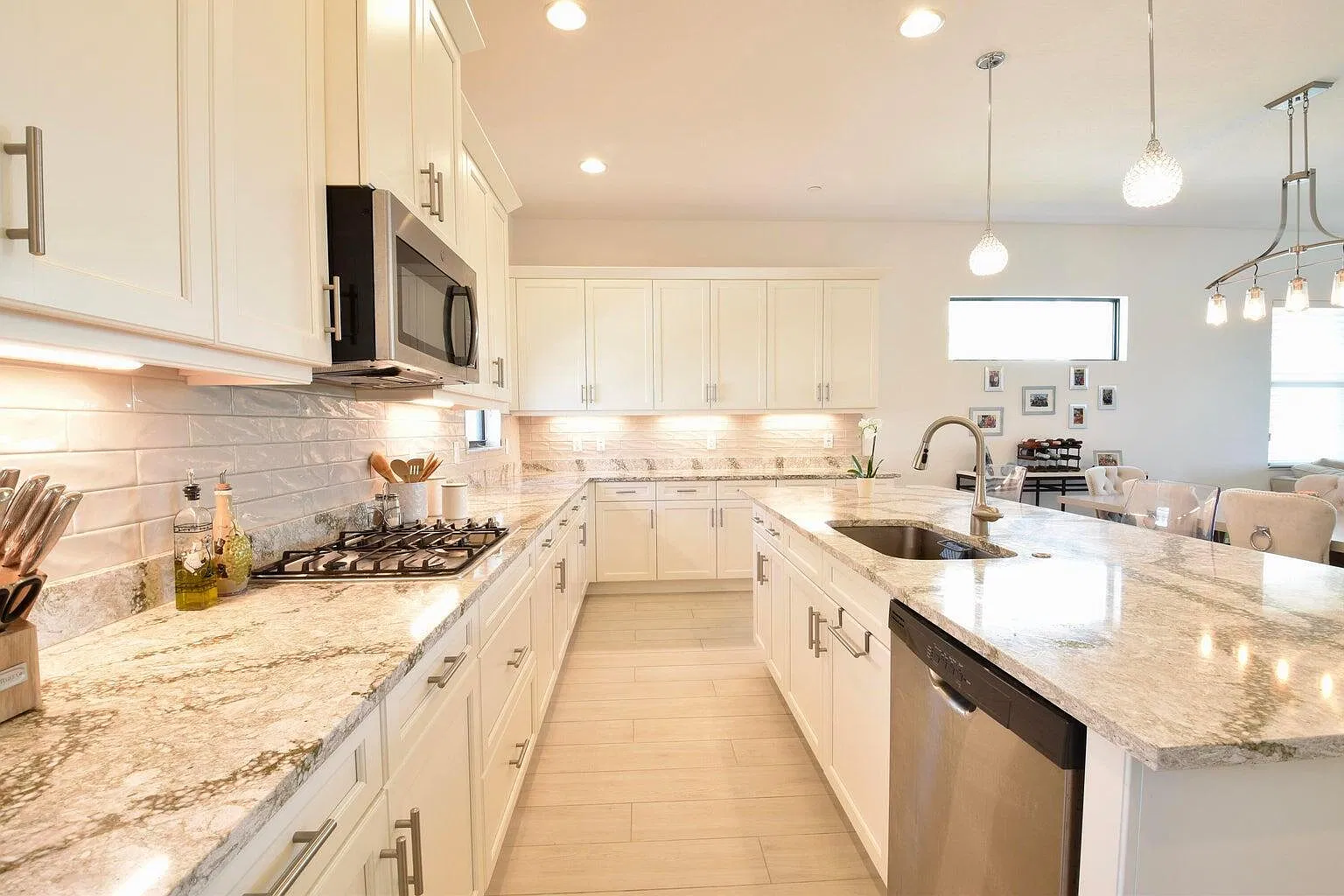 3 bed, 3.5 bath, 2252 sqft, $5,500 — Photo 3
