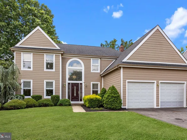 516 Fawnhill Dr, Langhorne, PA 19047