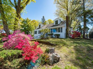 10 McKenzie Street, Huntington, NY 11743