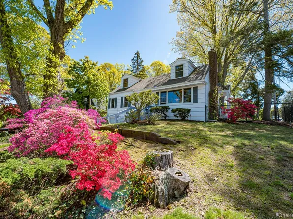 10 McKenzie Street, Huntington, NY 11743
