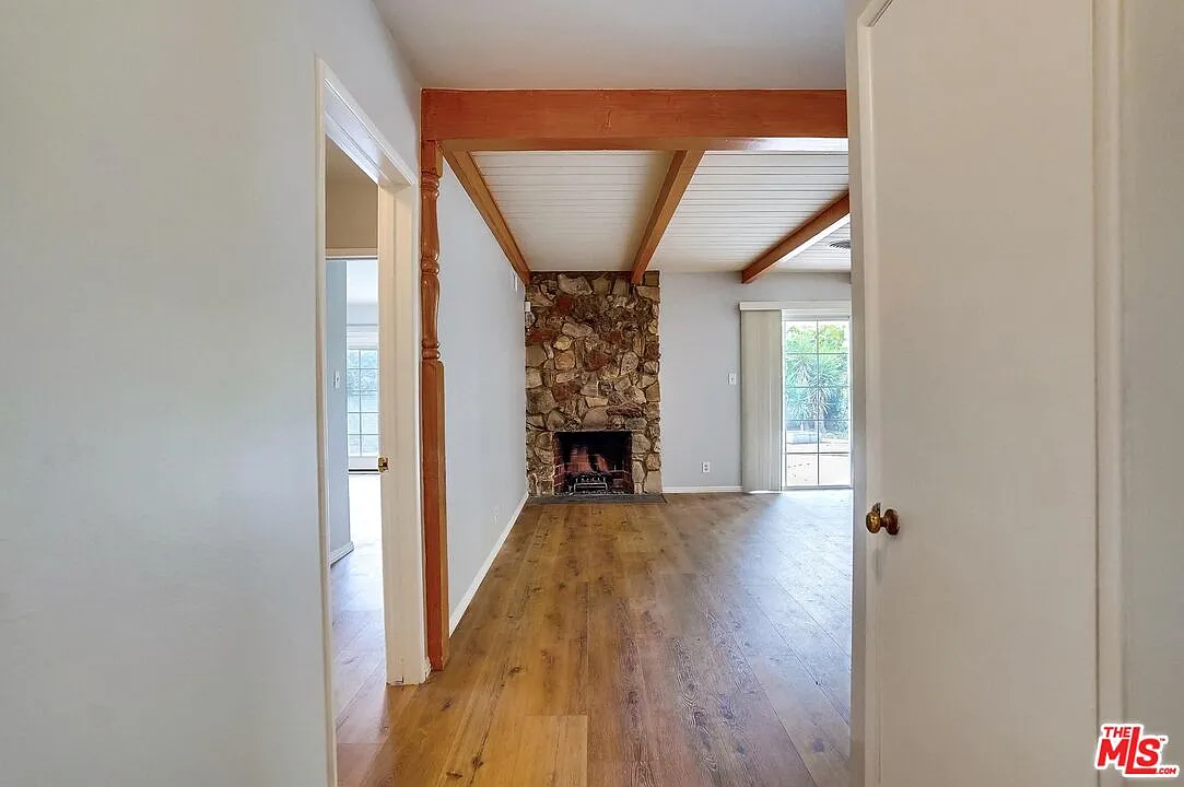 3 bed, 2.0 bath, 1509 sqft, $5,650 — Photo 4