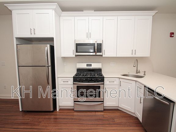3rd image of 864 N 19th St #1