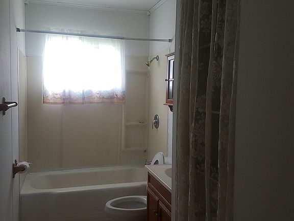 3rd image of 319 Dawn Ave