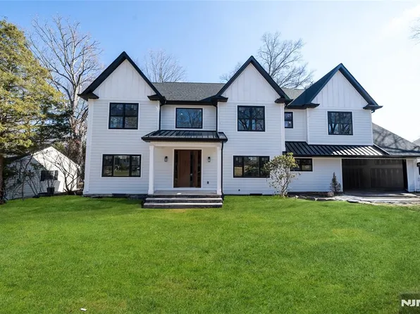 196 Raymond St, Hillsdale, NJ 07642