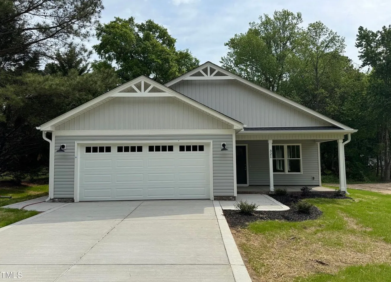 3 bed, 1360 sqft, $1,850 — Photo 2