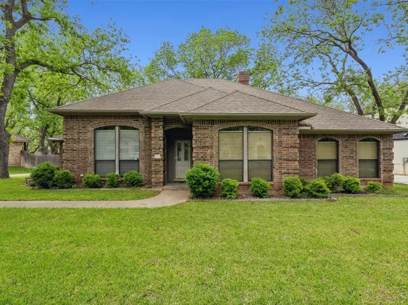 8736 S Monticello Cir, Granbury, TX 76049