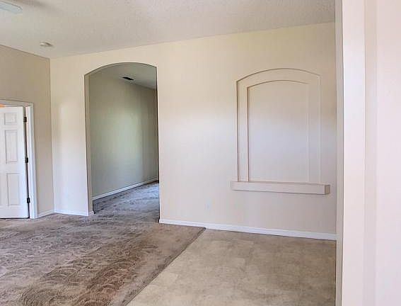 3rd image of 2396 Queens St SE
