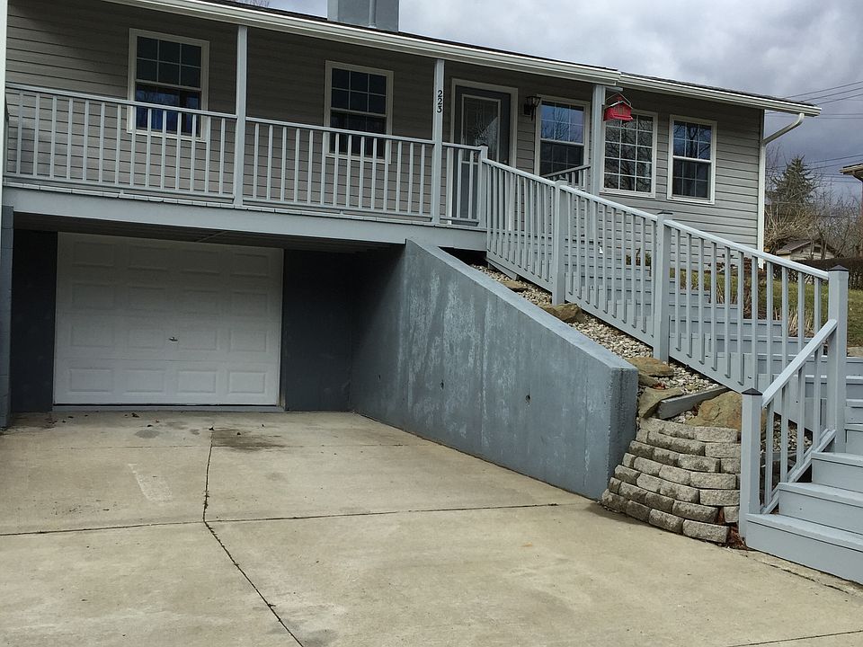 1st image of 223 Berkley Dr